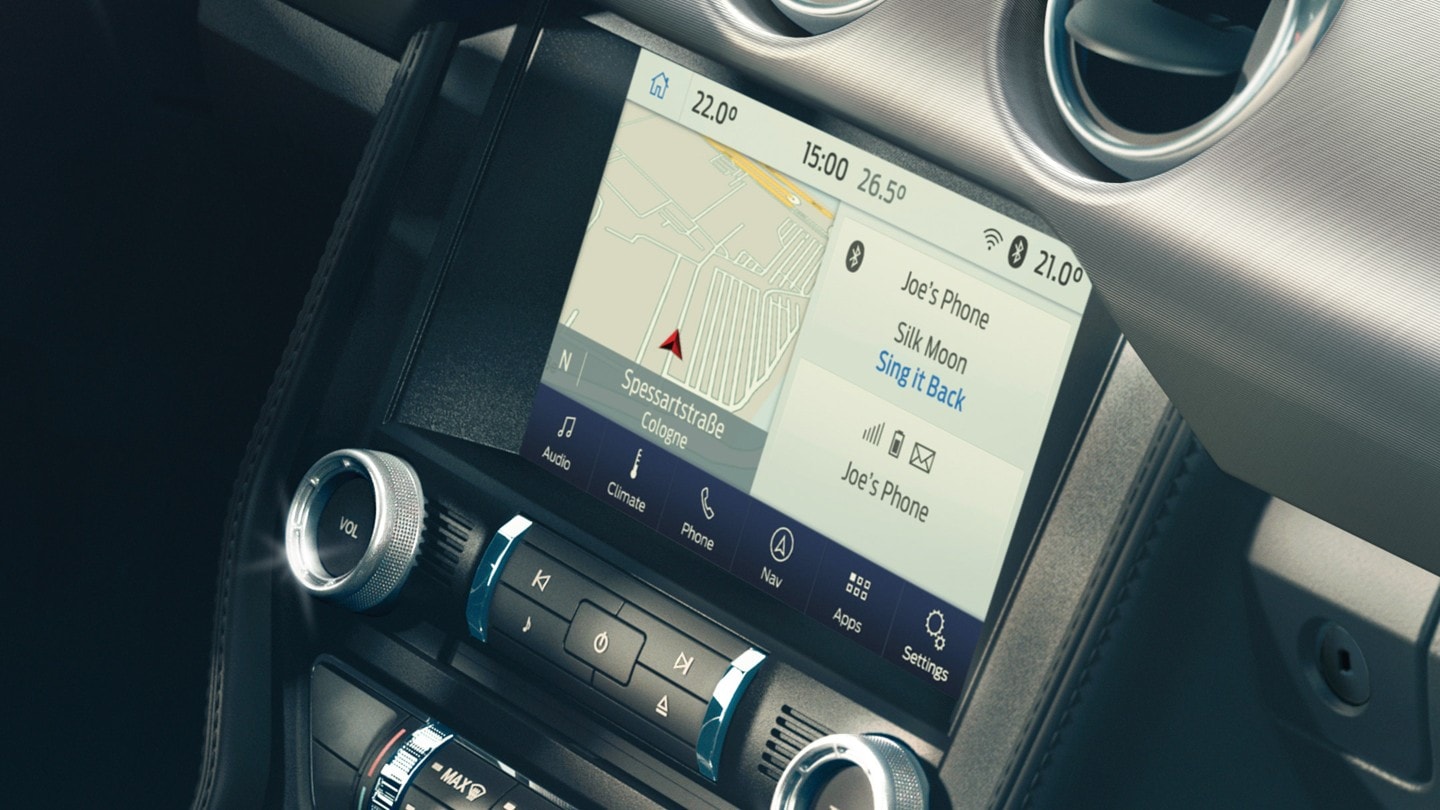 Ford Mustang. Vista dettagliata del display del menu con navigatore attivo