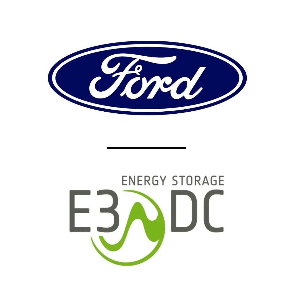 Una donna collega un Ford Explorer elettrico blu a un impianto di ricarica.