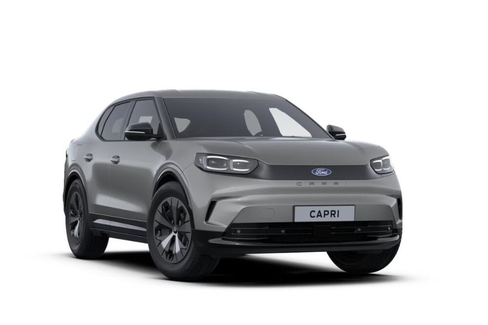 Ford Capri completamente elettrica in Solar Silver, vista frontale di tre quarti