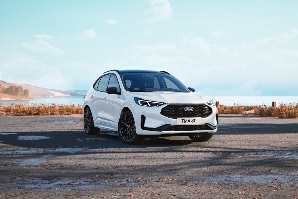 Un Kuga White Edition su strada.