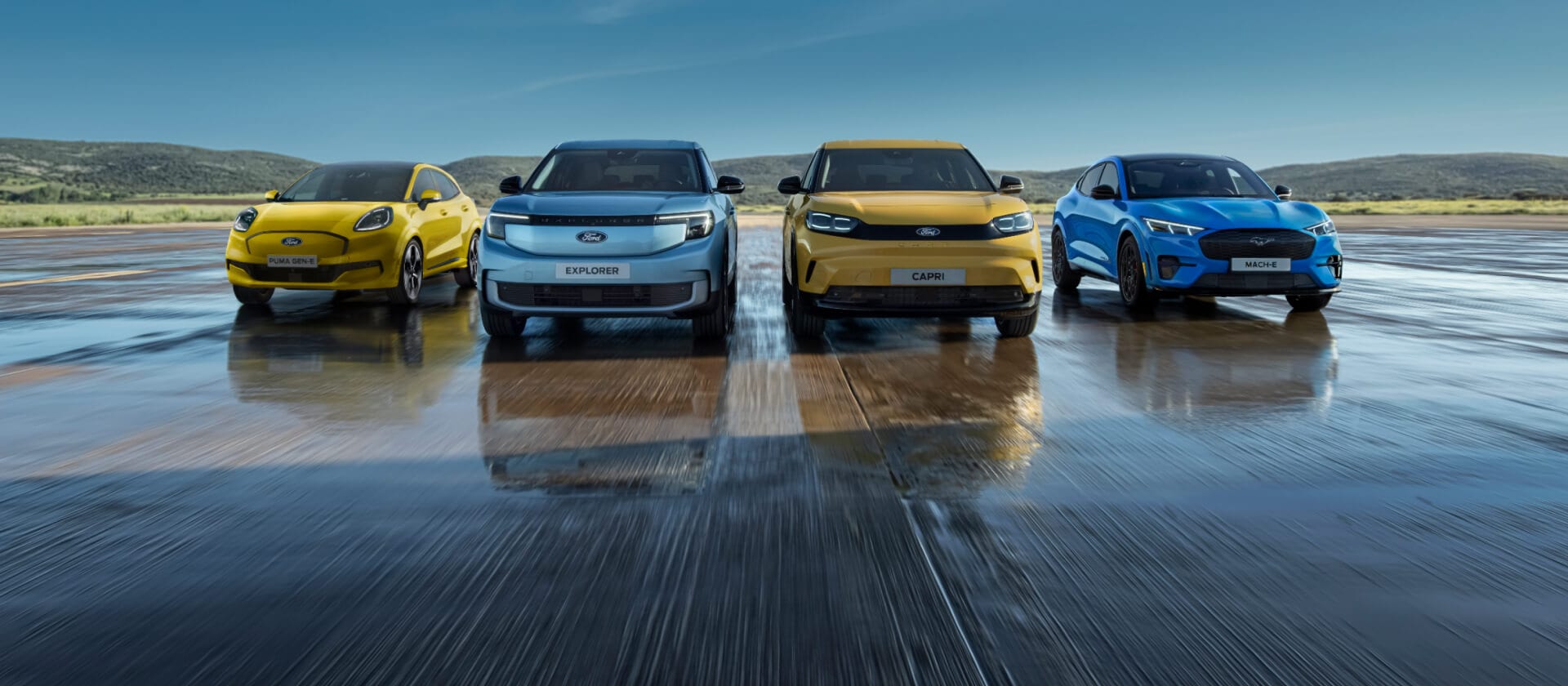 Uno schieramento di veicoli elettrici Ford con Ford Puma Gen-E, Ford Explorer, Ford Capri e Ford Mustang Mach-E.