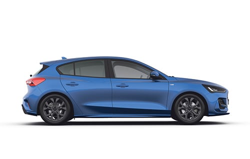 Una Ford Focus Mild Hybrid blu.