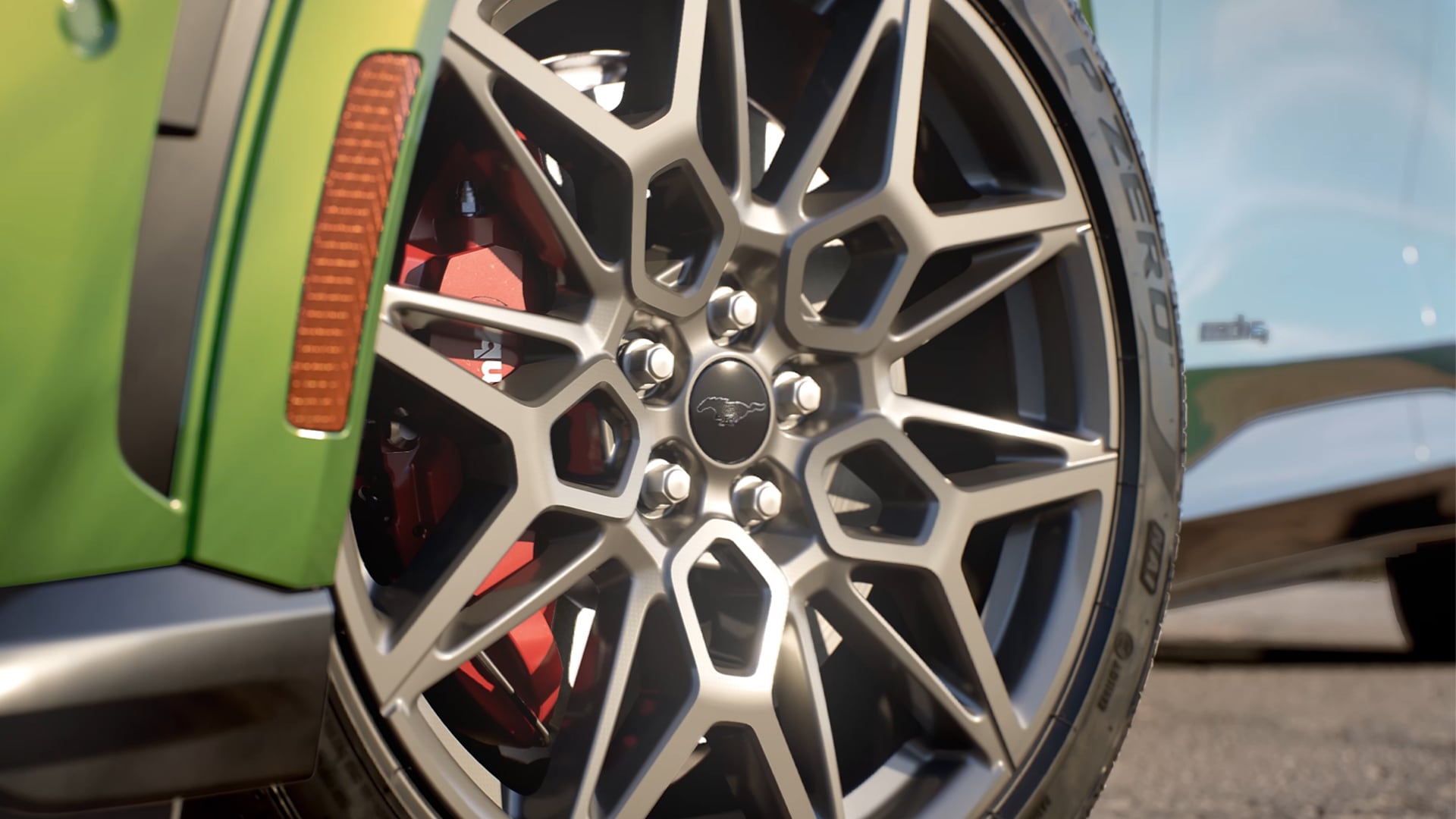 Una vista ravvicinata della Ford Mustang Mach-E con i cerchi in alluminio pressofuso da 20 pollici nel colore Carbon Grey.