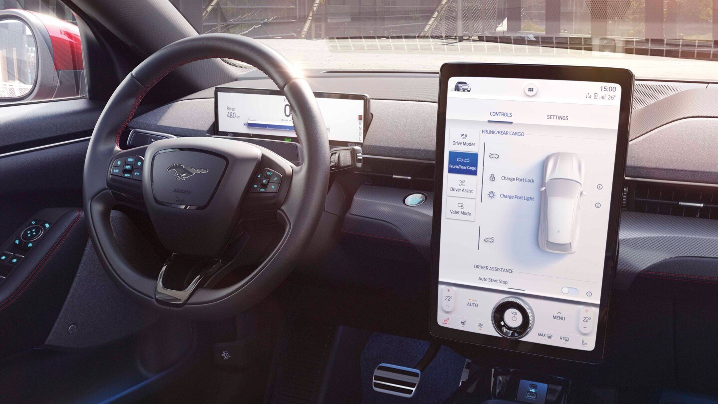 Ford Mustang Mach- E. Interni, vista dettagliata del touchscreen del Ford SYNC 4