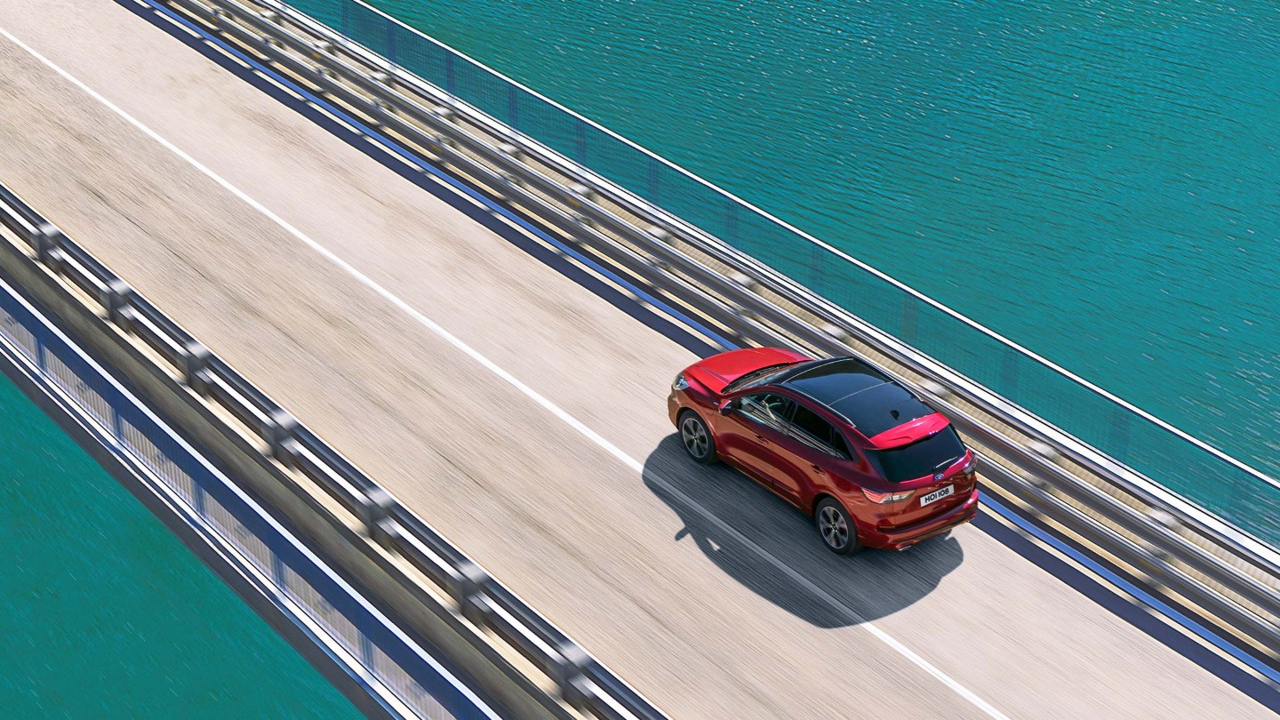 Ford Kuga dimostrando co-pilota 360