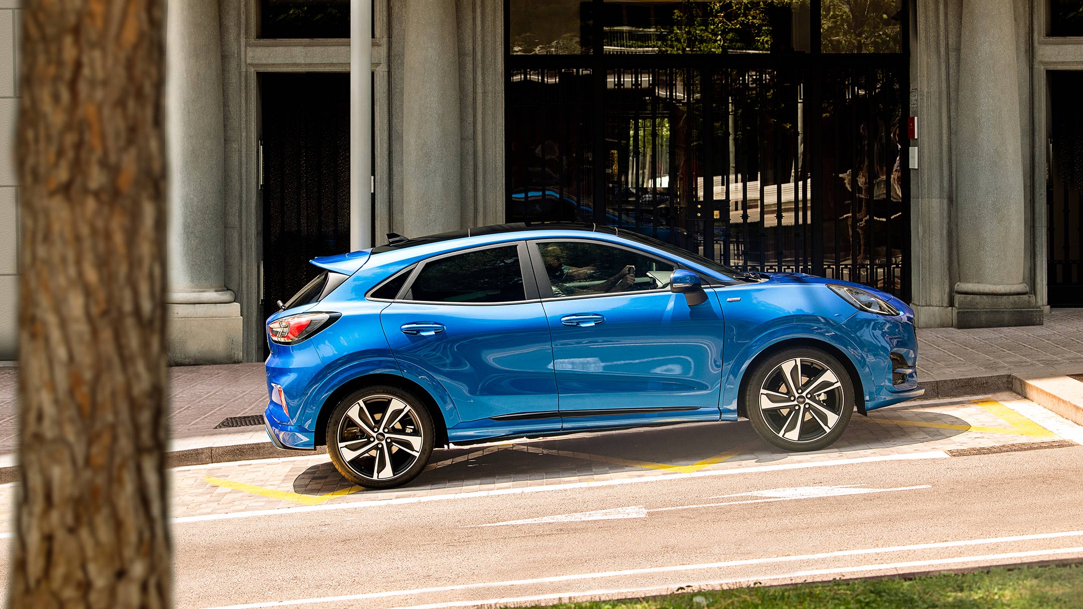 Ford Puma side view showing hill start