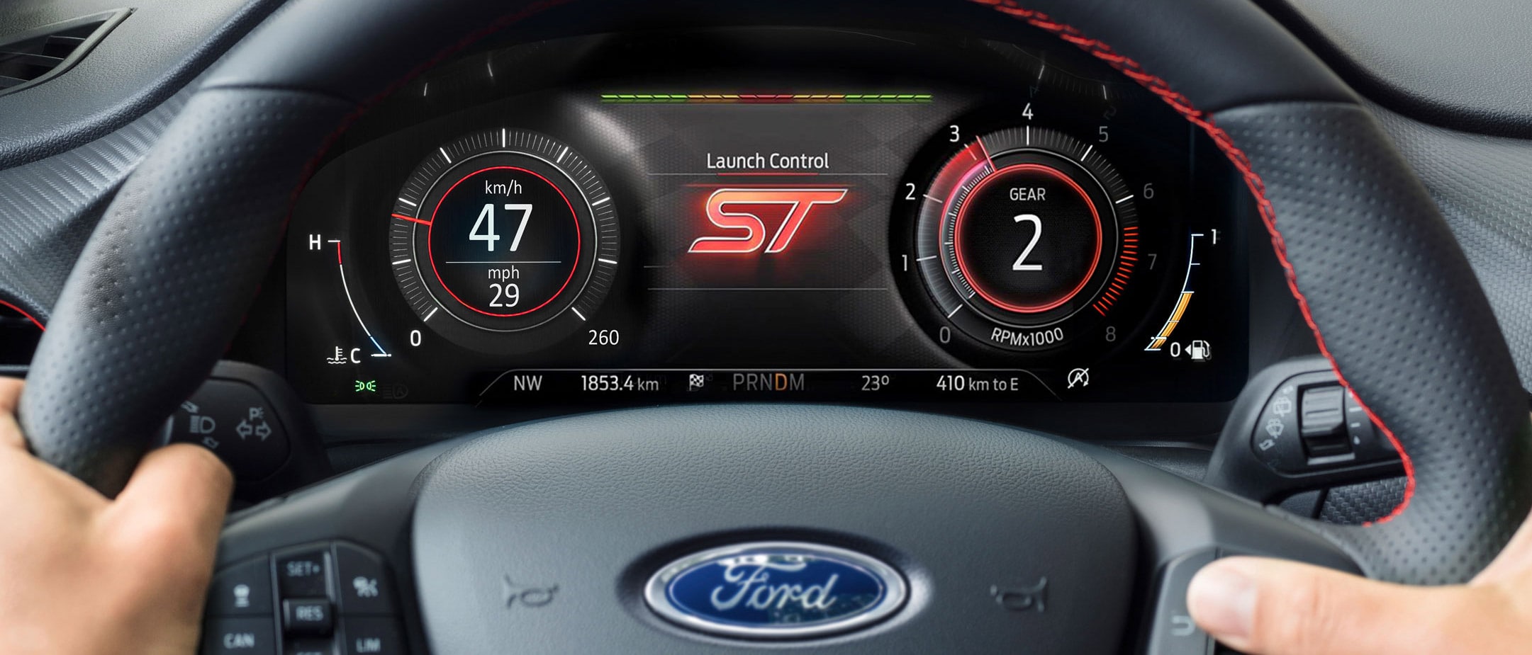 Ford Puma ST, vista interna sul volante e sul quadro strumenti digitale con Launch Control
