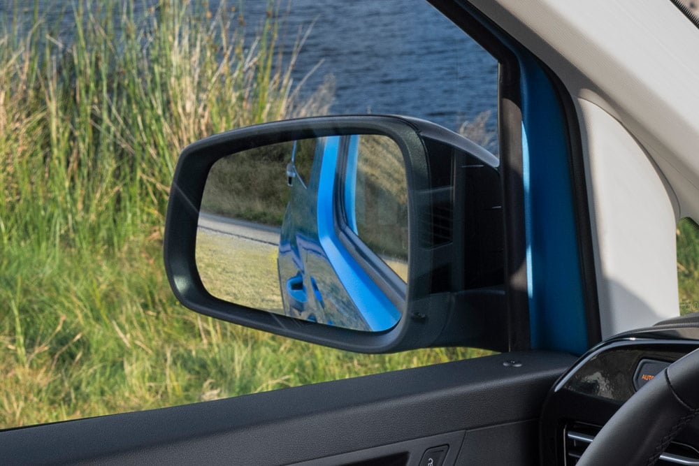 Ford Tourneo Connect, dettaglio del retrovisore esterno sul lato conducente