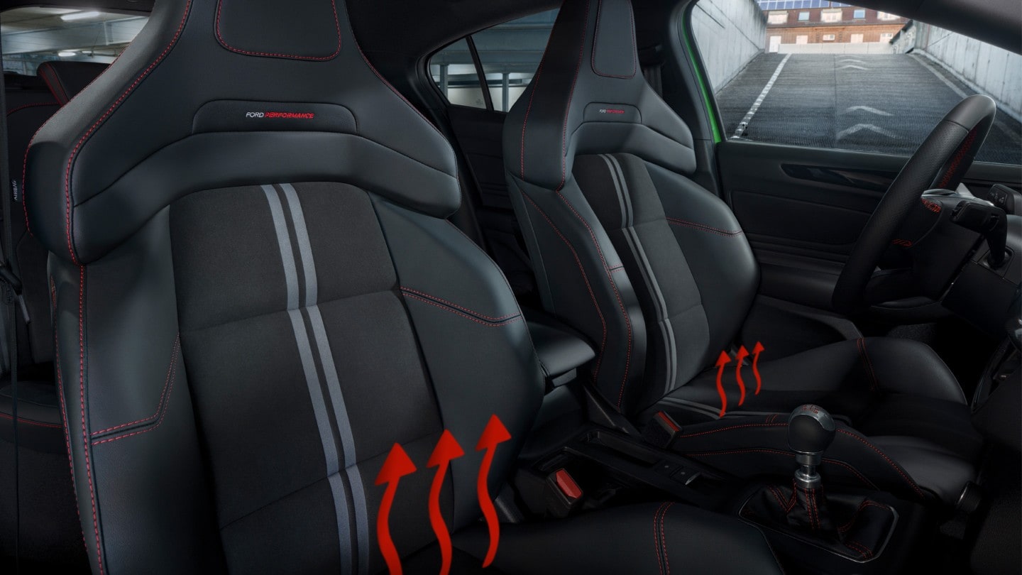 Ford Focus ST: volante e sedili riscaldabili.