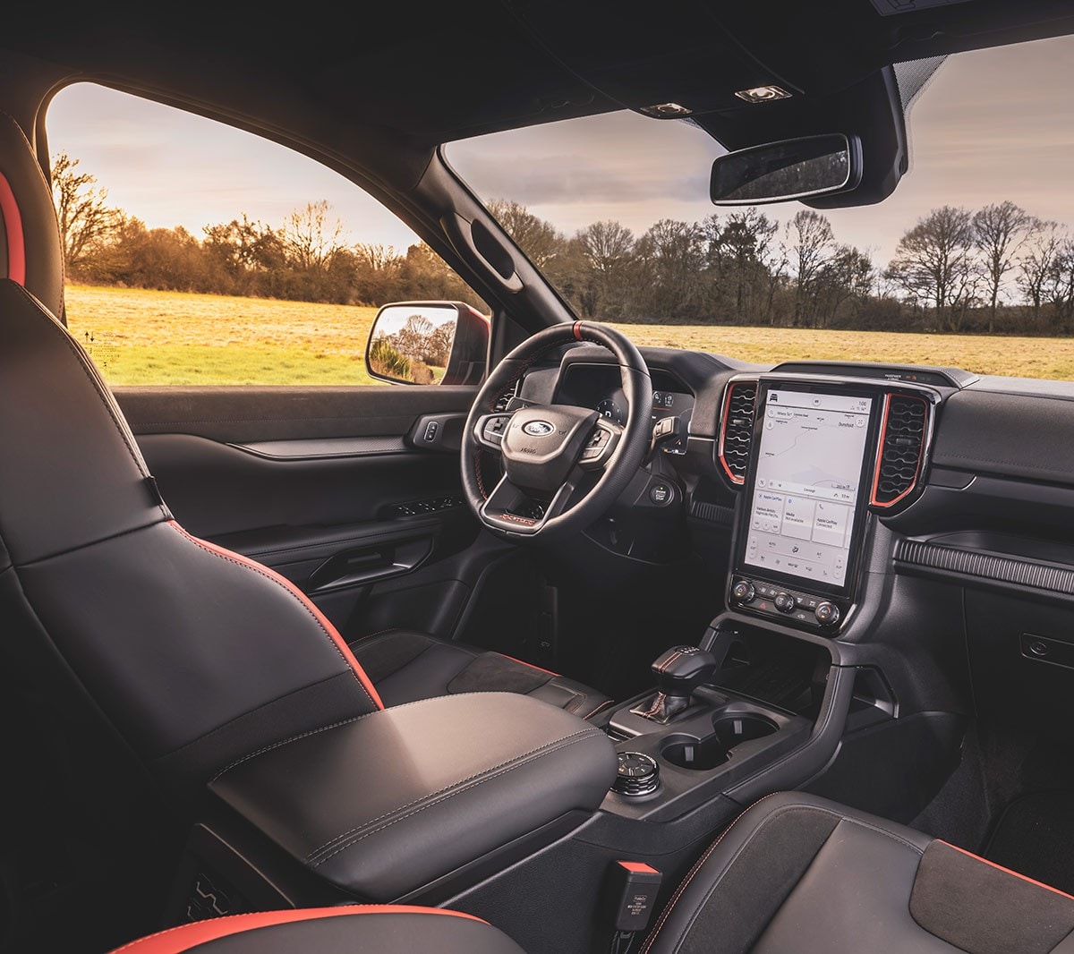 Ford Ranger Raptor, vista interna su cruscotto e console centrale 