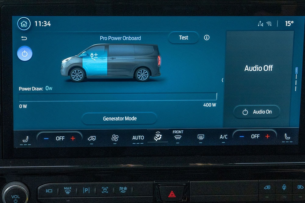 Lo schermo del cruscotto della Ford E-Tourneo Custom mostra il sistema Pro Power Onboard per il controllo della potenza