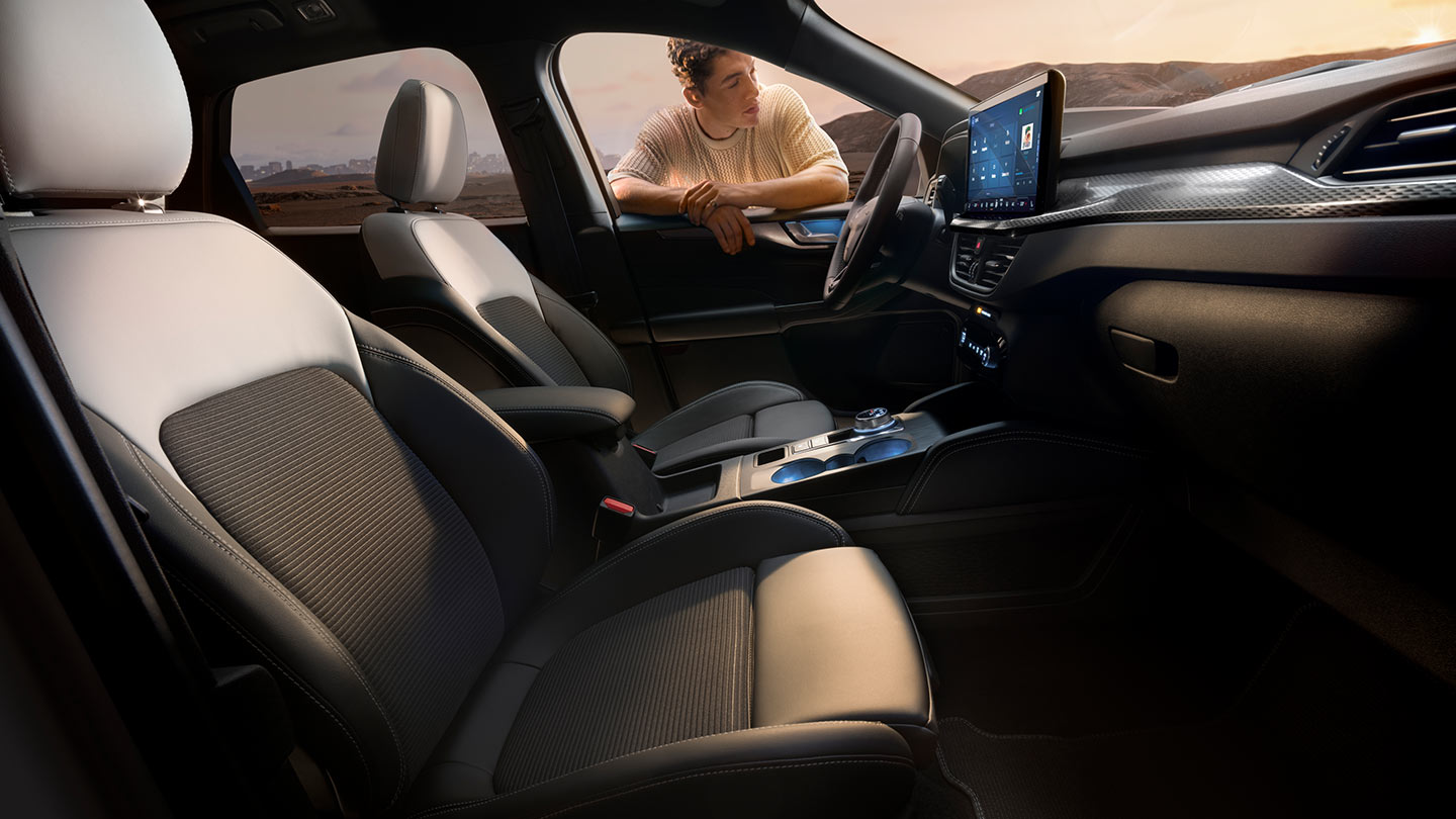 Abitacolo di una Ford Kuga Sound Edition, con rivestimenti esclusivi.