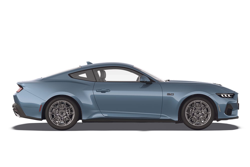 Una Ford Mustang color vapour blue, facente parte della gamma di auto Ford Performance.