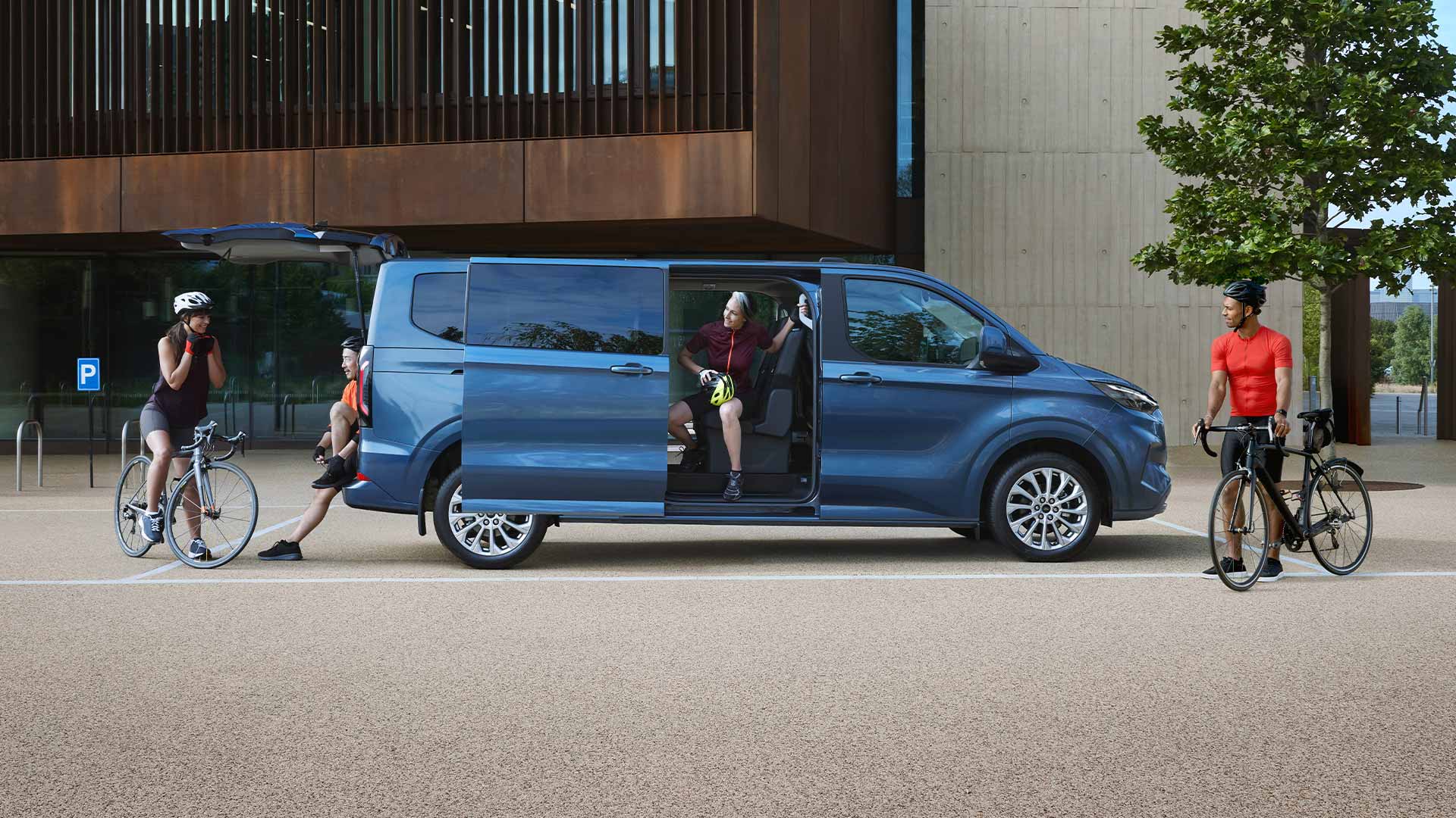 Vista laterale del Ford Tourneo Custom