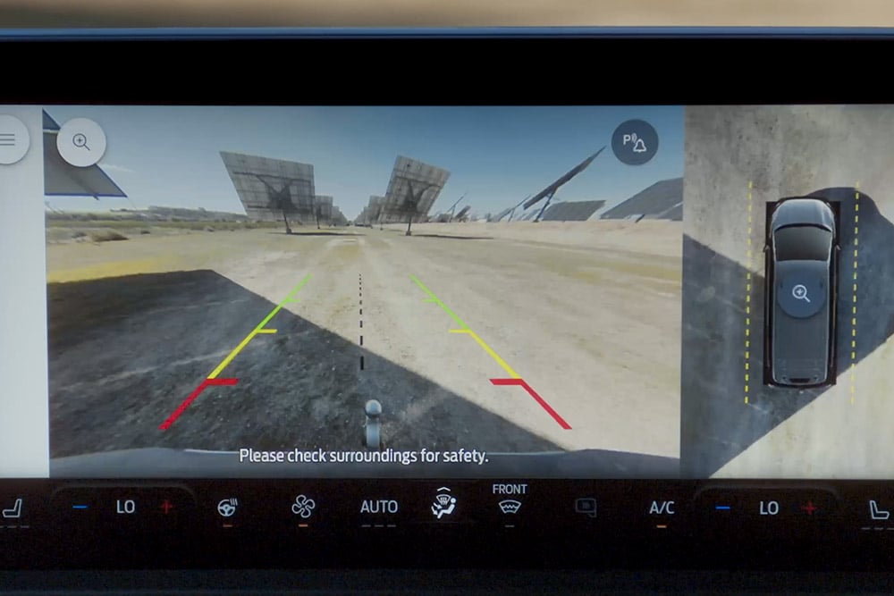 Vista con telecamera a 360 gradi del Nuovissimo Tourneo Custom
