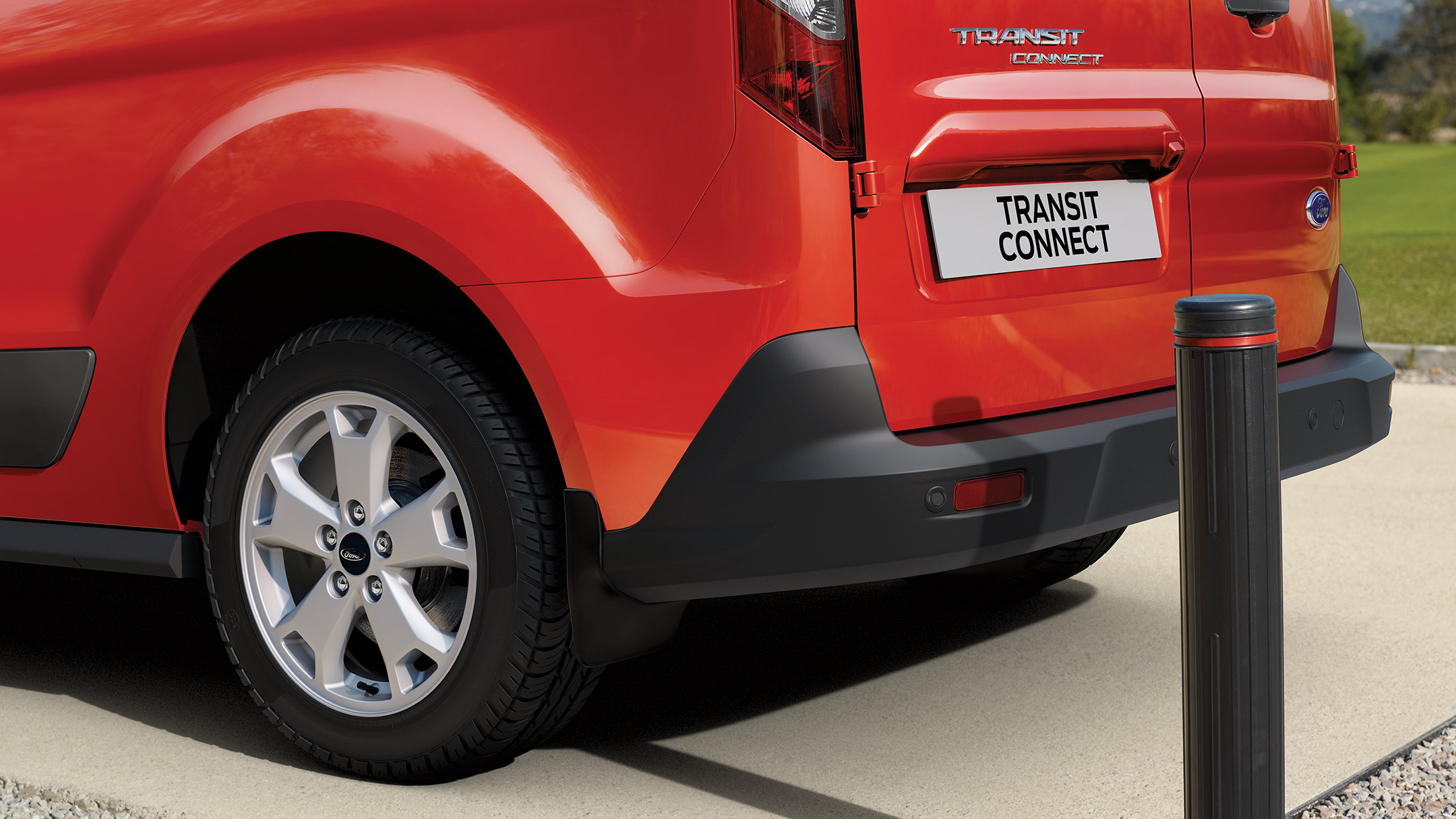 Ford Transit Connect rosso con sensori di parcheggio