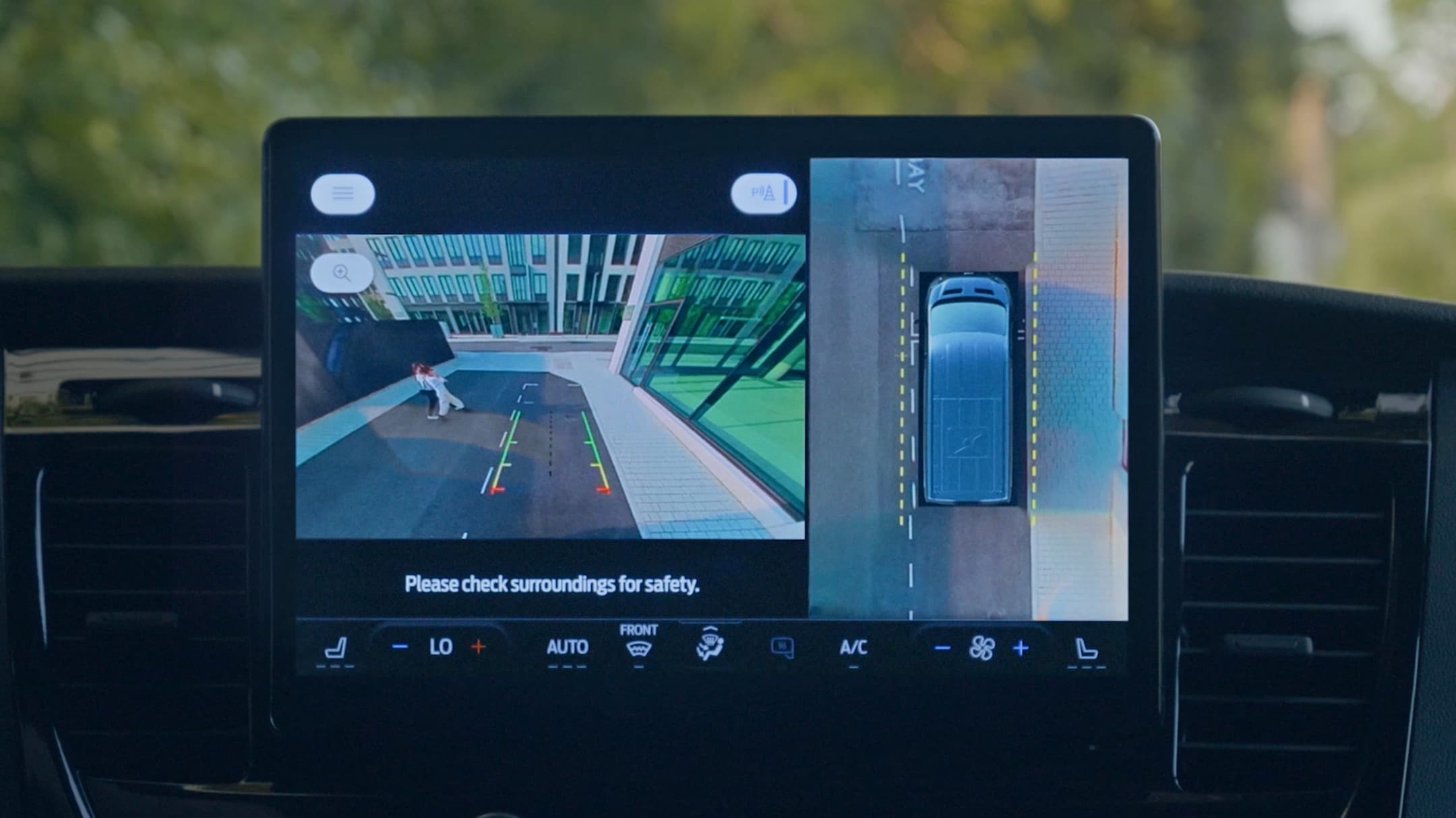 Ford E-Transit, interni con vista dettagliata della telecamera a 360 gradi
