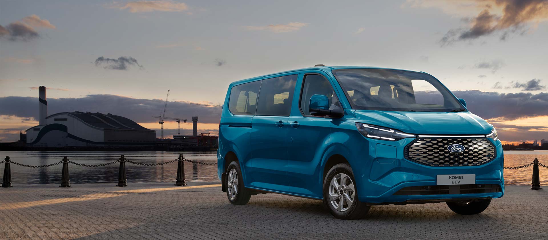 Ford Transit Custom Combi PHEV rosso.