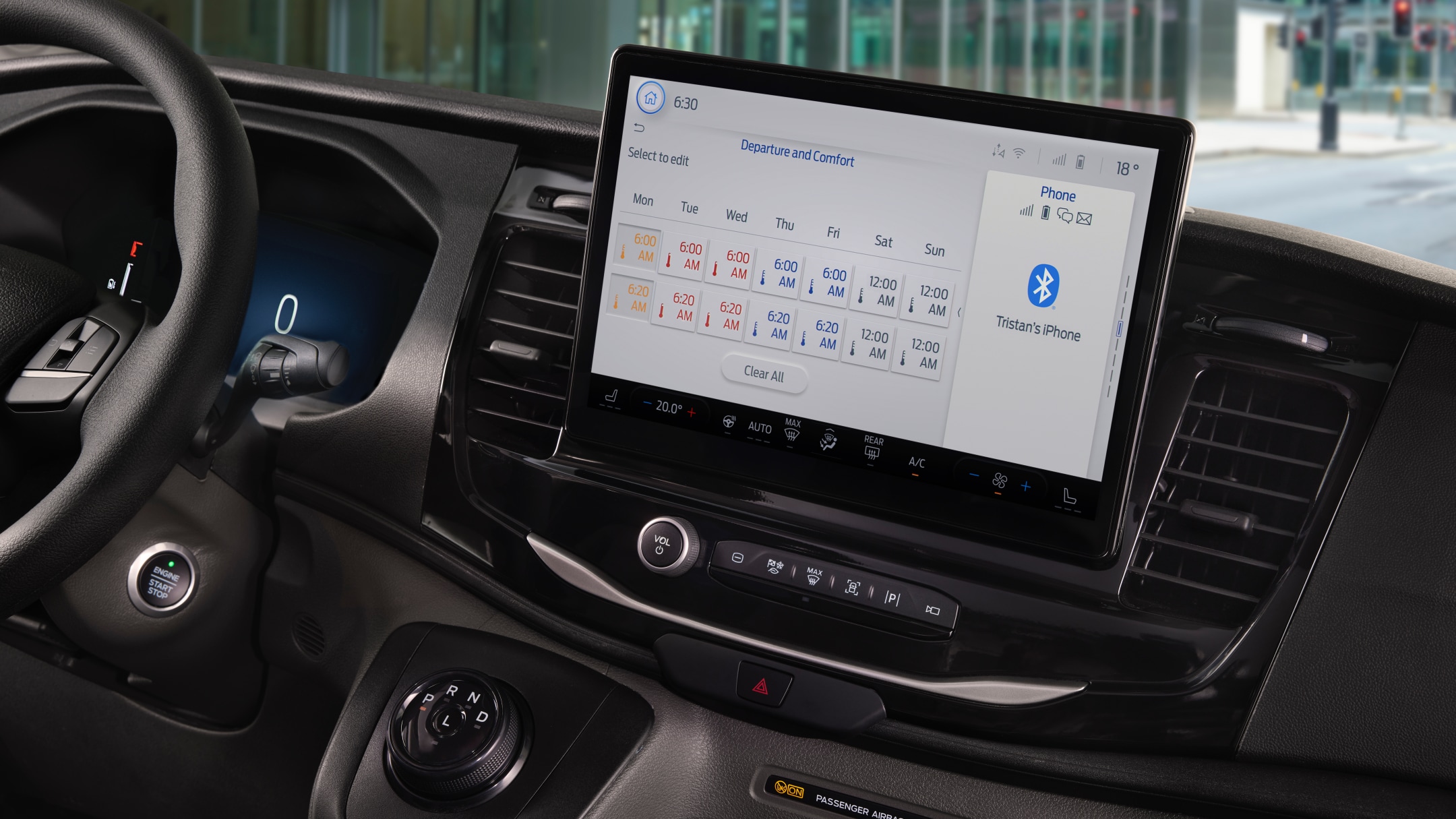 Vista dettagliata del touchscreen da 12" sul Ford E-Transit