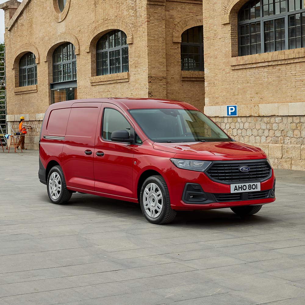 Ford Transit Connect Trend in Lava Red, con griglia anteriore e fari automatici.