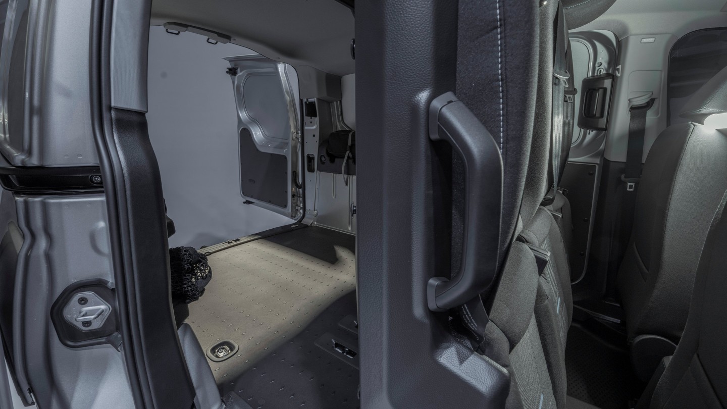 Vano di carico del Ford Transit Connect nella variante FlexCab™ con una fila di sedili.