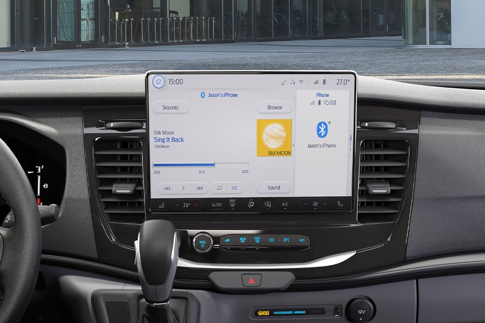 Cruscotto di un Ford Transit Kombi con touchscreen da 8" SYNC® 3.