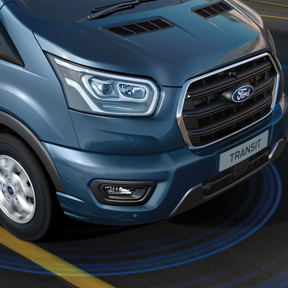 Blue Ford Transit Van with blue lines on road depictinFord Transit Van blu con linee blu su strada raffiguranti l'uso di sistemi avanzati di assistenza alla guida.g use of Advanced Driver Assistance Systems.