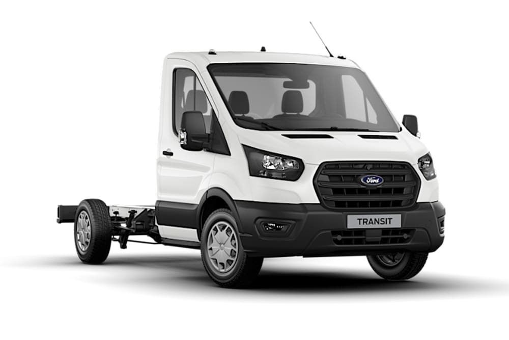 Furgone Ford Transit Chassis Single Cab Trend bianco su sfondo bianco.