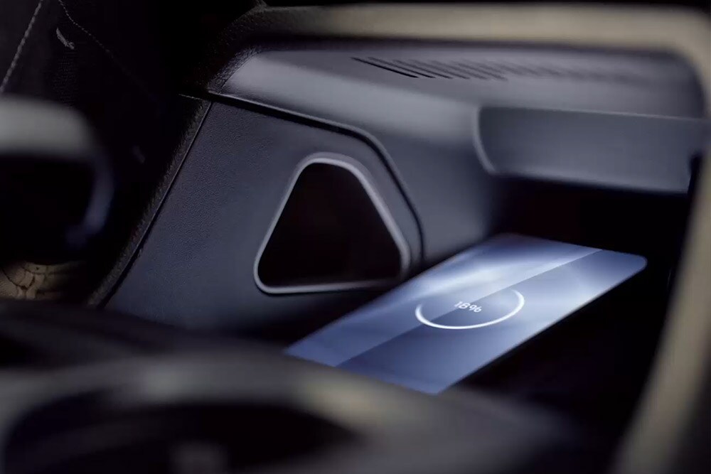 Tappetino di ricarica wireless all’interno del Ford Ranger.