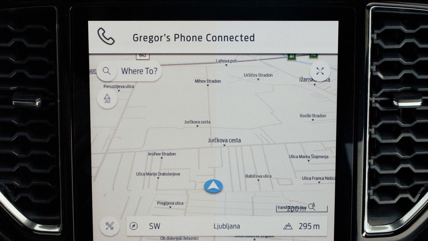 La navigazione connessa del Ford Ranger è illustrata sullo schermo