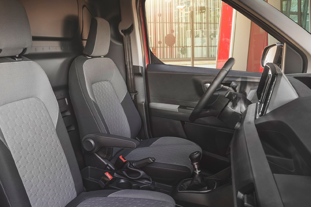 Nuovo sedile conducente regolabile in quattro posizioni del Ford Transit Courier