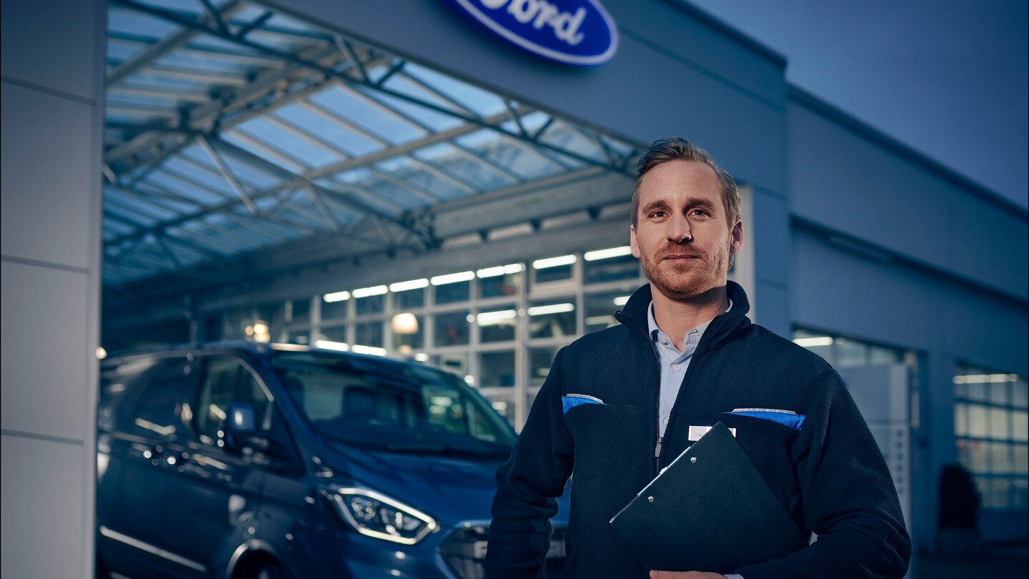 Ford mechanic at a dealership with extended hours