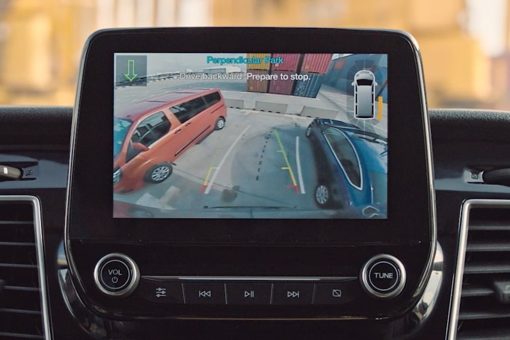 Display multifunzione Ford con dettaglio dell’assistente di parcheggio
